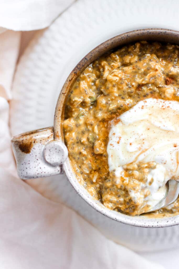 Healthy Pumpkin Spice Overnight Oatmeal with Greek Yogurt and Honey